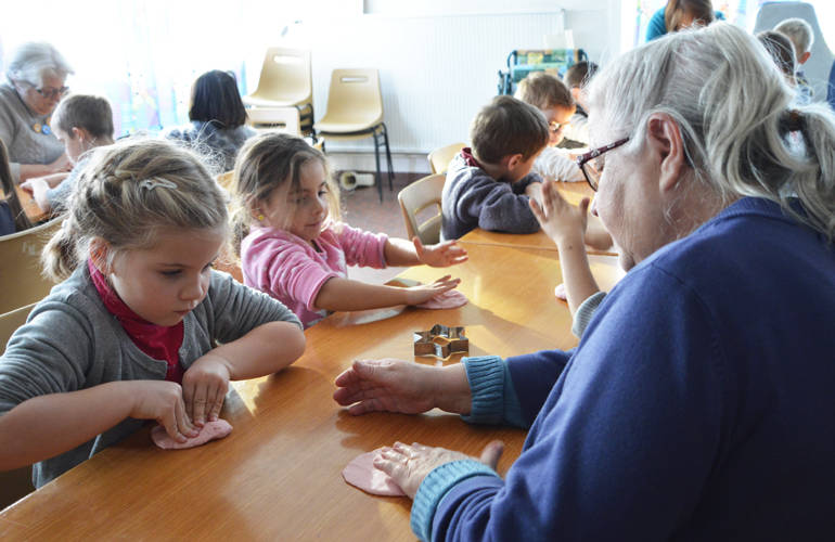 Temps avec les enfants : atelier intergénérationnel.