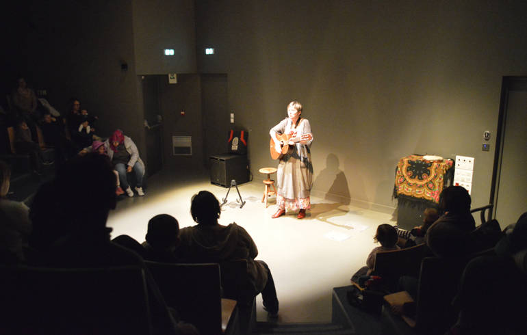 Spectacle à la médiathèque Aimé Césaire.