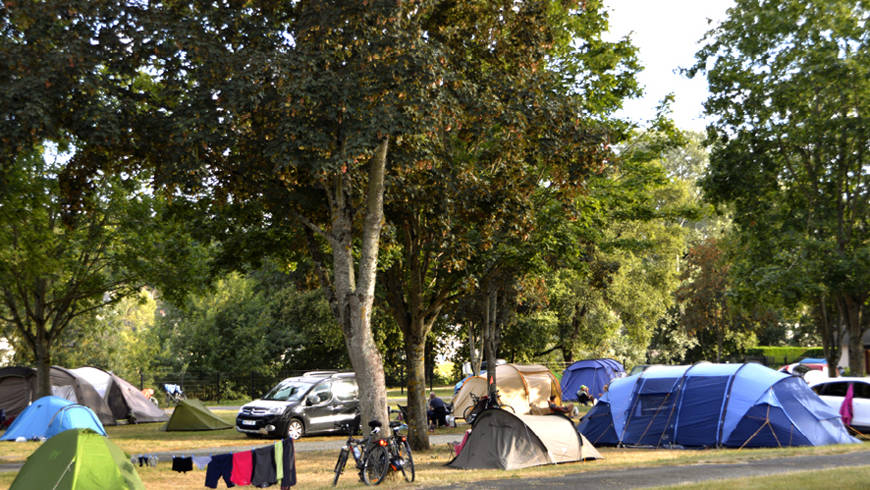 Tentes au camping de l’Île d'Or.