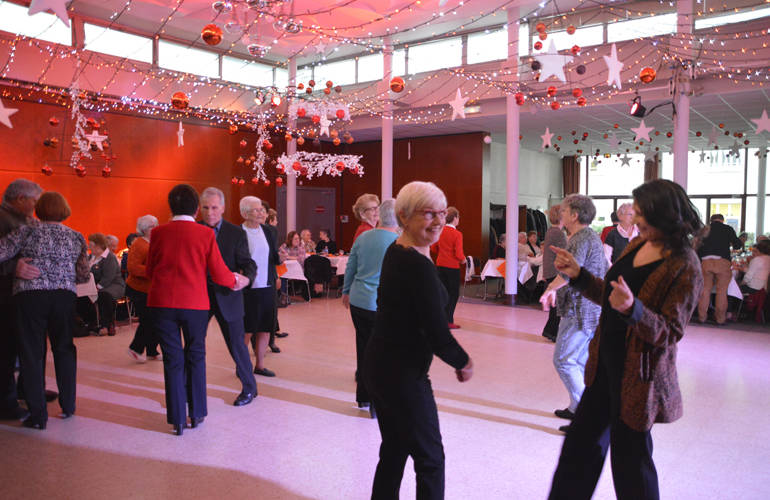 Goûter des seniors : la piste de danse.