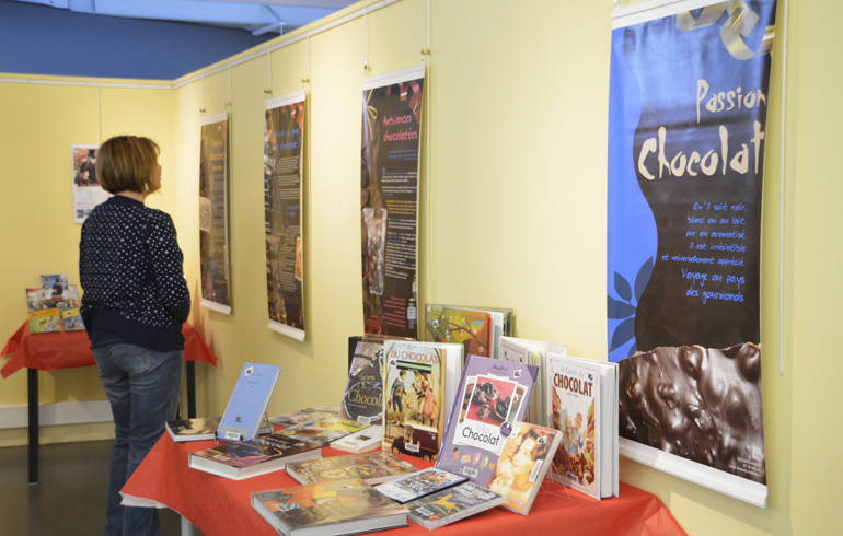 Exposition "Chocolat" à la médiathèque Aimé Césaire.