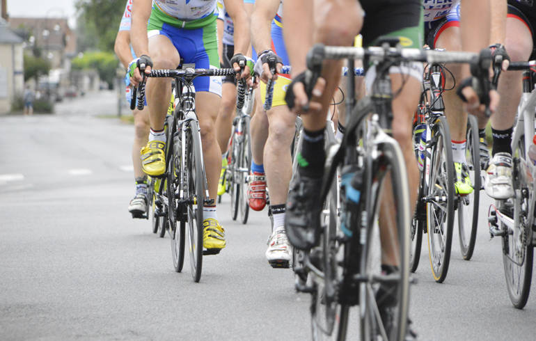 Prix de la ville d'Amboise, vue sur des vélos.