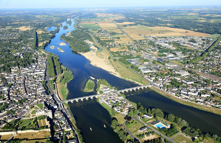 Intercommunalité : vue du ciel de la ville d'Amboise.