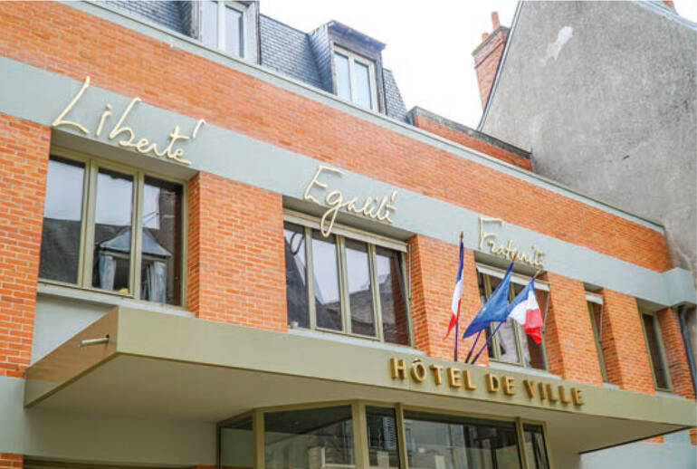 Façade de la mairie d'Amboise