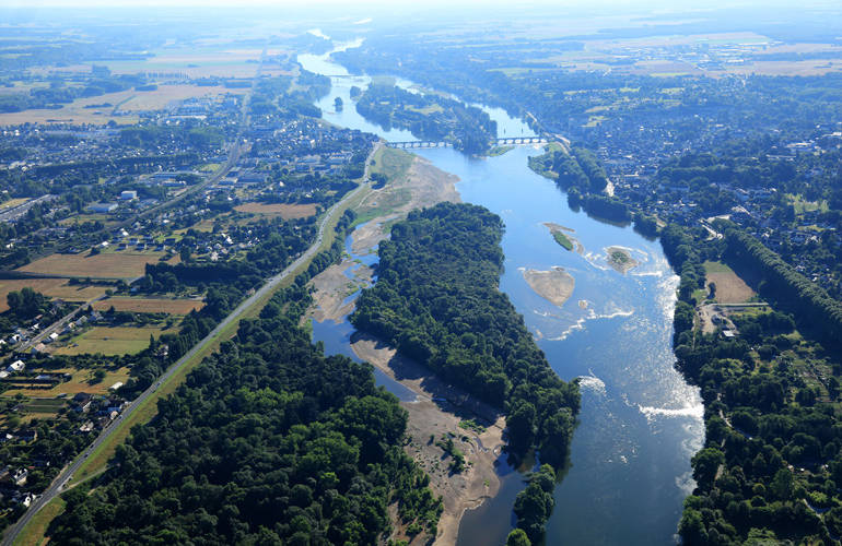 Découvrir Amboise : vue d'Amboise du ciel.