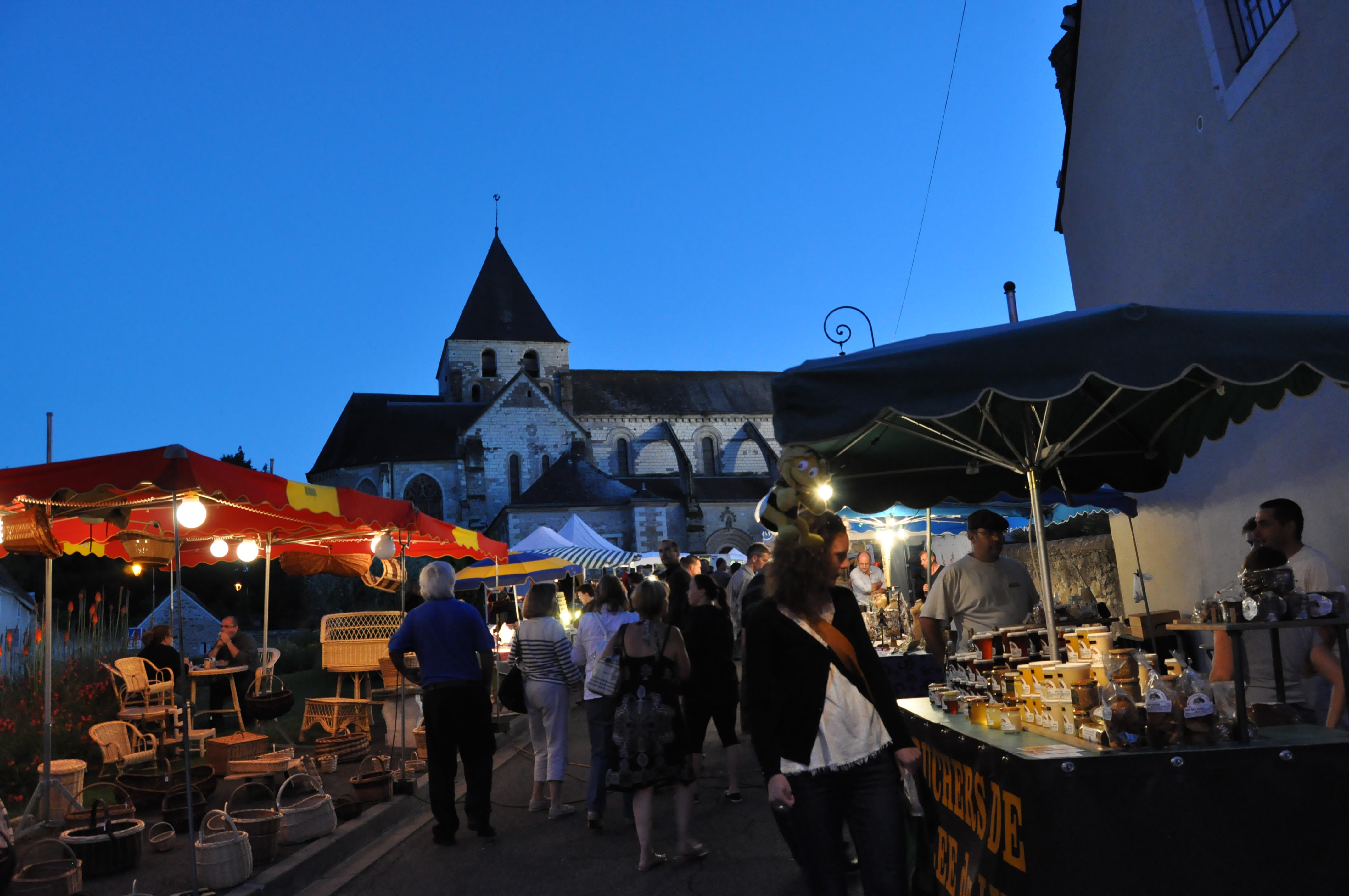 Marché nocturne à la belle étoile été 2020 Ville d'Amboise Site officiel