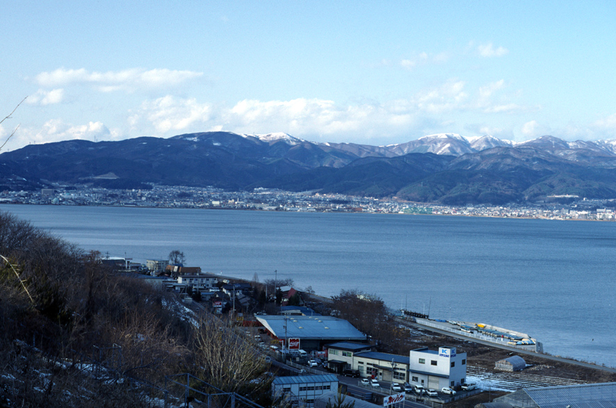 Vue sur la ville de Suwa.